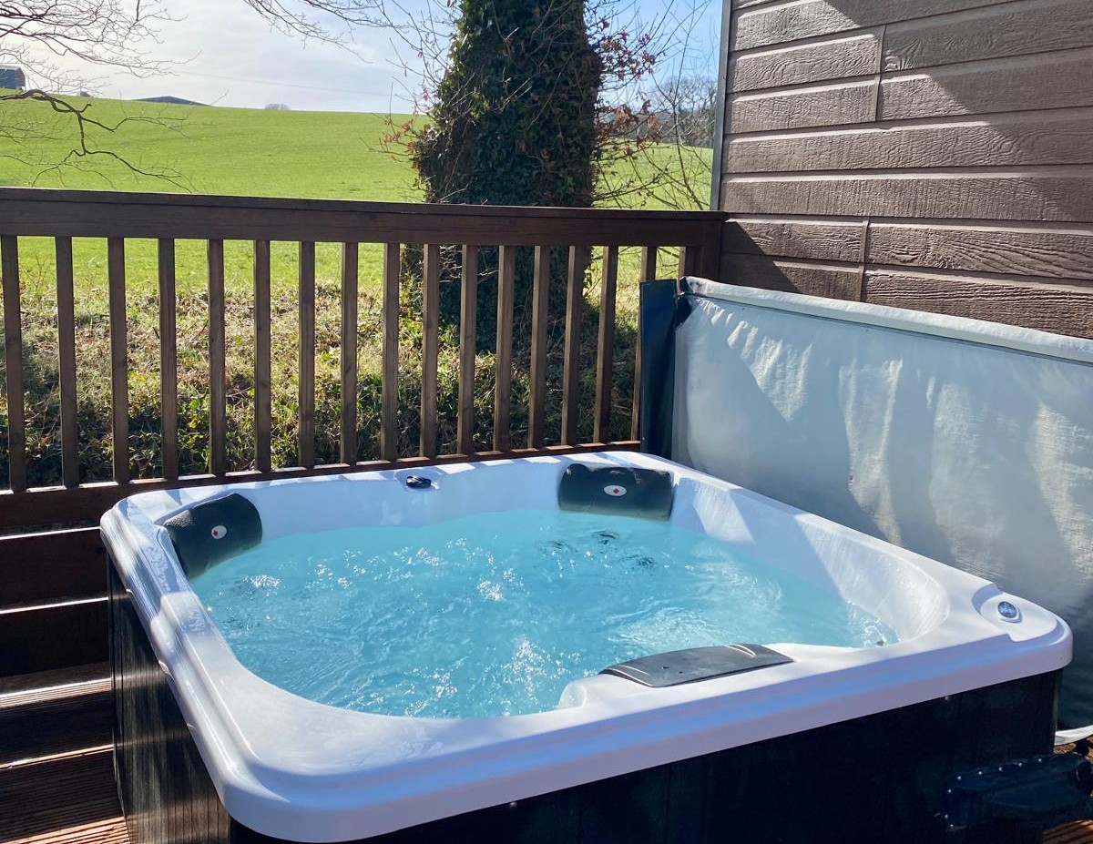 Willow Lodge hot tub